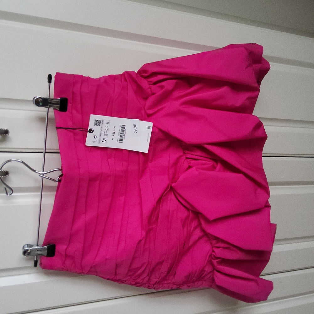 Zara dropped mini skirt size M.  Color: Neon Fuchsia.